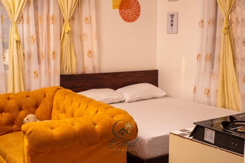 Bed, Seating area