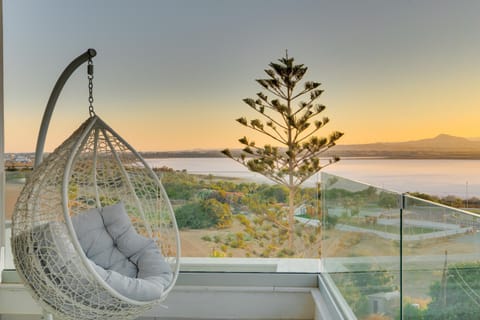 Balcony/Terrace, Lake view