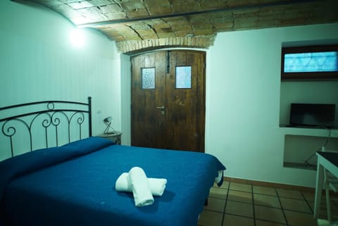 Photo of the whole room, Bedroom, towels