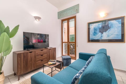 Communal lounge/ TV room, TV and multimedia, Living room, Evening entertainment