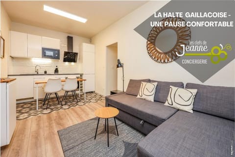 Kitchen or kitchenette, Living room