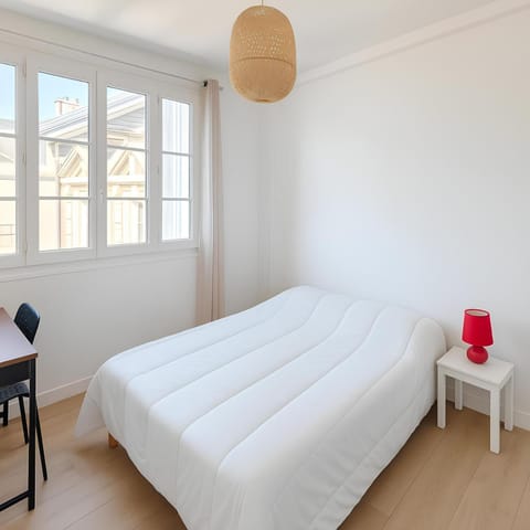 Photo of the whole room, Bedroom, City view, heating, internet, towels