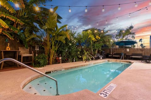 Swimming pool, sunbed
