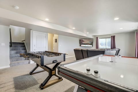 Rangeview Pass Pet Friendly with Epic Peak Views House in Monument