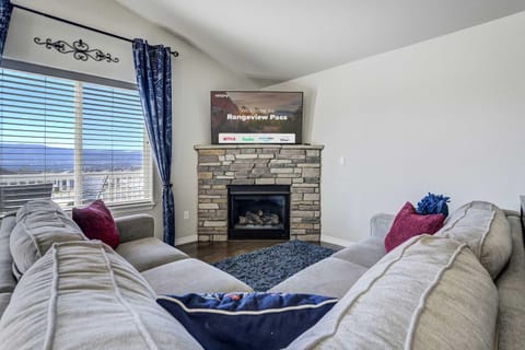 Rangeview Pass Pet Friendly with Epic Peak Views House in Monument