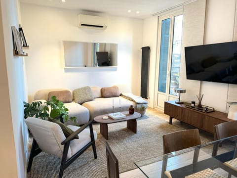 TV and multimedia, Living room, Dining area, air conditioner