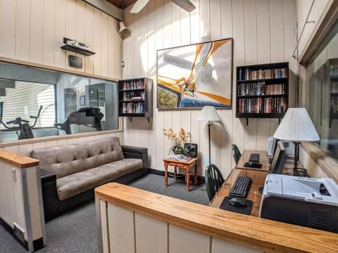 Cozy 1 Bedroom Condo with Lake Winni Views! Apartment in Laconia