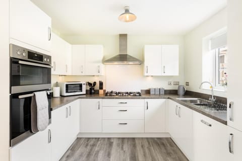 4 Bed Business Stay in Warwick Office & Garden House in Warwick