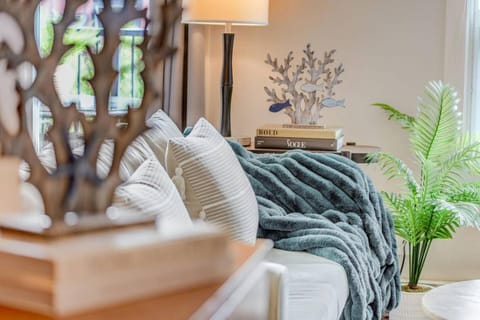 Sooke Ocean Oasis - Boutique Waterfront Rental House in Vancouver Island