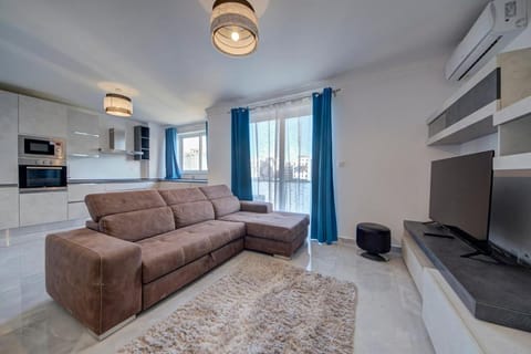 TV and multimedia, Kitchen or kitchenette, Living room