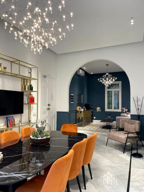 Communal lounge/ TV room, TV and multimedia, Seating area, Dining area