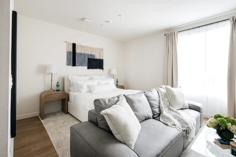 Bed, Living room, Photo of the whole room, Bedroom