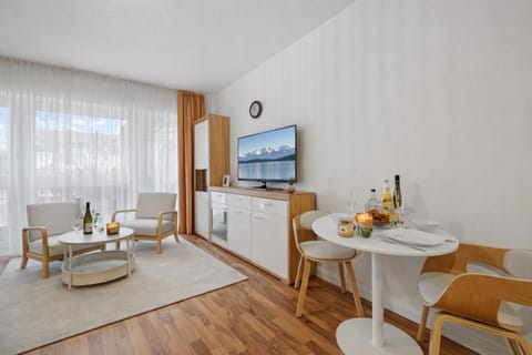TV and multimedia, Living room, Dining area