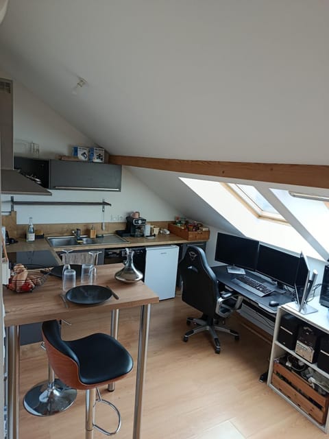 Kitchen or kitchenette, Living room, Seating area, Dining area