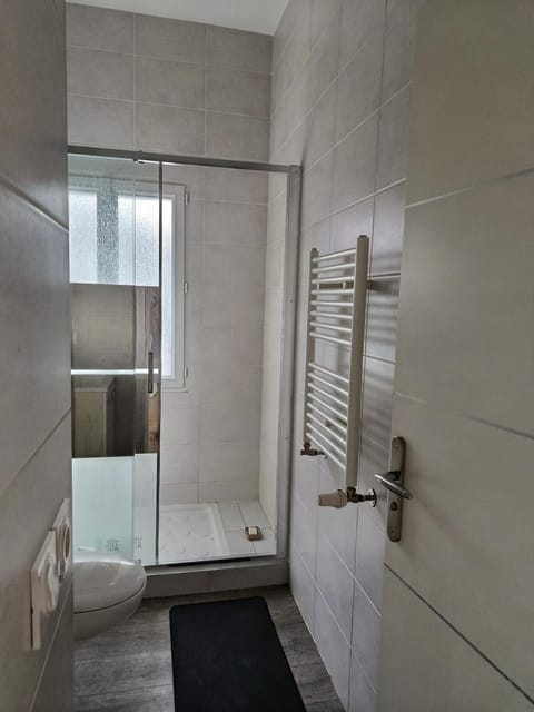 Shower, Bathroom, towels