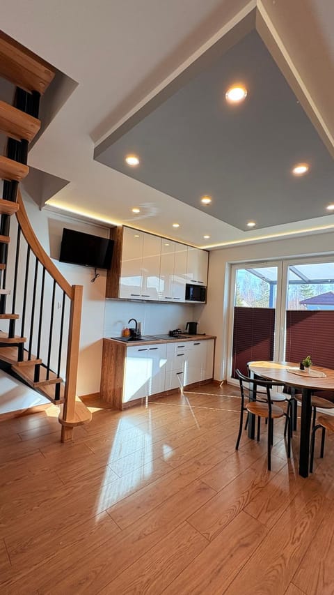 Communal lounge/ TV room, Kitchen or kitchenette, Living room, microwave, oven