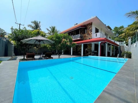 Property building, Day, Pool view, Swimming pool, sunbed