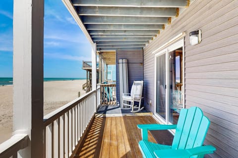 NTB2346 Tipsy Turtle North House in North Topsail Beach