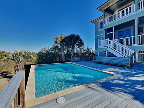 Property building, Natural landscape, Balcony/Terrace, Swimming pool