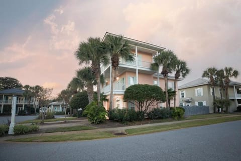 Steps to Ocean- Private Beach, Beach Ramp, 2 Pools,17 guests - Shark Shack House in Miramar Beach