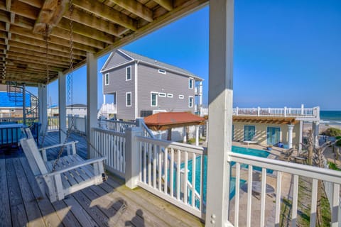 NTB2780 Oceanfront Acropolis House in North Topsail Beach