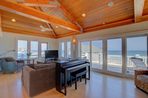 NTB2780 Oceanfront Acropolis House in North Topsail Beach