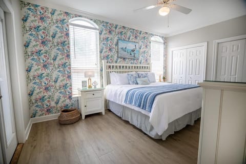 Newly Renovated with Pvt Beach, Beach Ramp, 2 Pools, Sleeps 19 - Peaceful Pelican House in Miramar Beach