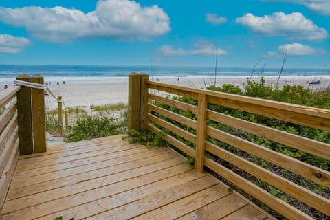 NTB3592 Beachfront Bliss House in North Topsail Beach
