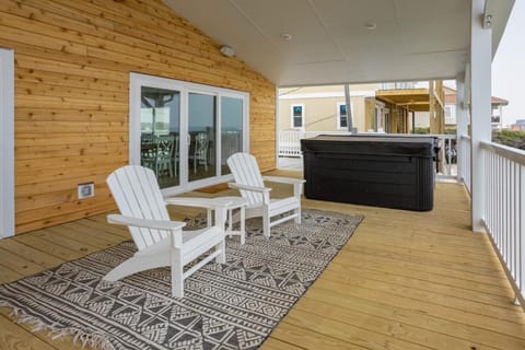 NTB3592 Beachfront Bliss House in North Topsail Beach