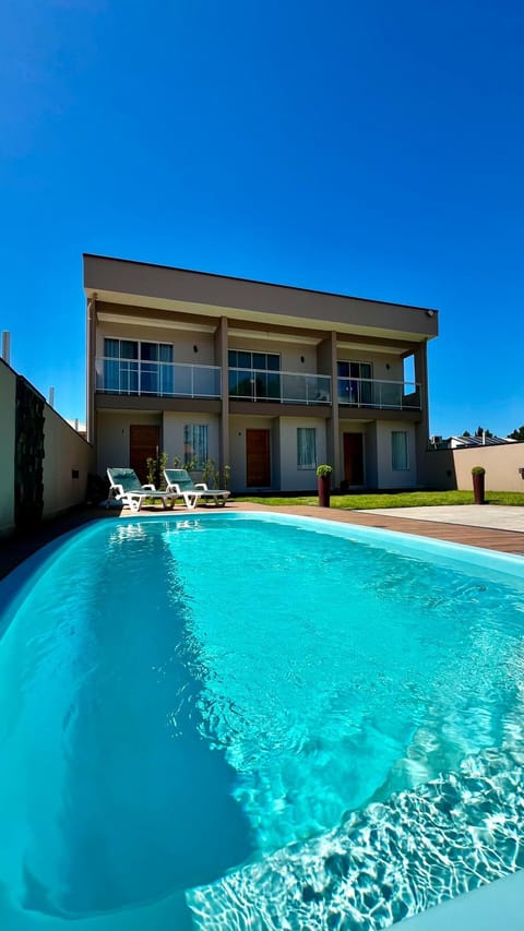 Property building, Day, Pool view, Swimming pool, sunbed