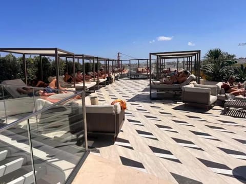 Exclusive 2 bd apt in Mercury Suites - Pool Access Apartment in Saint Julians