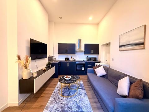 TV and multimedia, Kitchen or kitchenette, Living room, Seating area, Evening entertainment