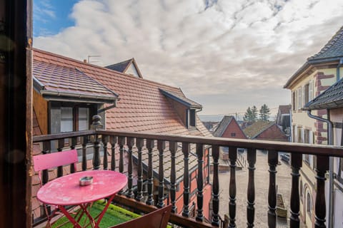 Property building, Patio, Day, Natural landscape, View (from property/room), Balcony/Terrace, City view