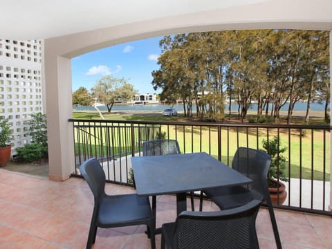 Patio, Balcony/Terrace, Dining area, Garden view, River view