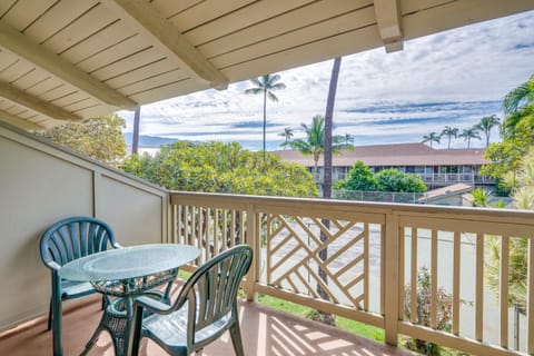 Day, Balcony/Terrace, Seating area, Garden view