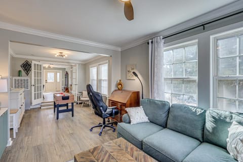 Walk to Broadkill Beach Sleek Family Home with Deck House in Broadkill Beach