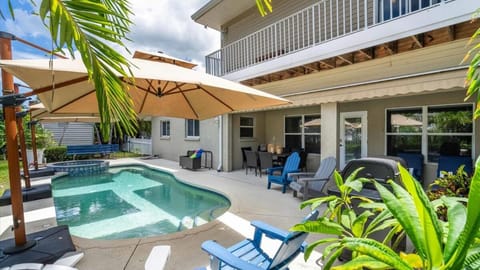 Dockside Paradise - Waterfront, Boat Dock, Swimming Pool and Spa House in Palmetto