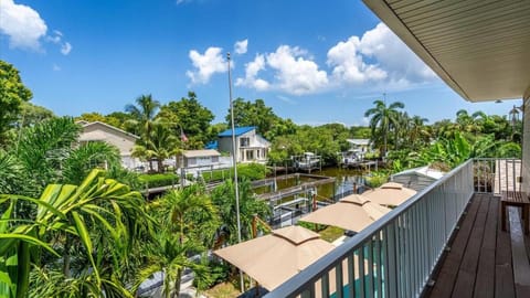 Dockside Paradise - Waterfront, Boat Dock, Swimming Pool and Spa House in Palmetto