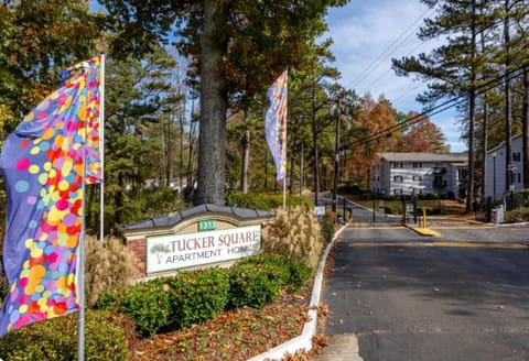 Modern 2BR Retreat Near Stone Mountain Apartment in Tucker