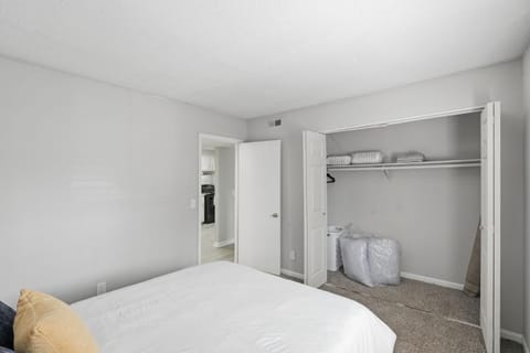 Comfort & Convenience in Stone Mountain Apartment in Tucker