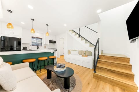 PB New Build - Steps to Sand & Surf House in Pacific Beach