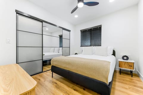 PB New Build - Steps to Sand & Surf House in Pacific Beach