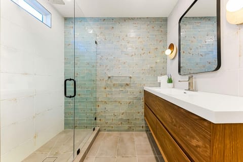 PB New Build - Steps to Sand & Surf House in Pacific Beach