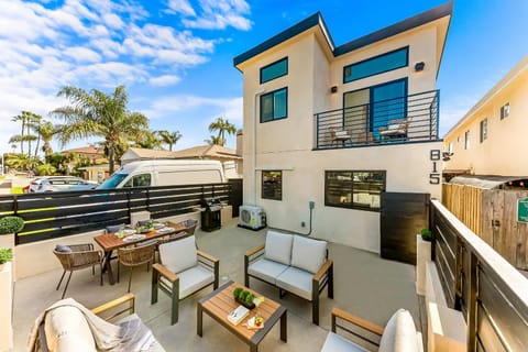 PB NEW BUILD l A Block from SAND House in Pacific Beach