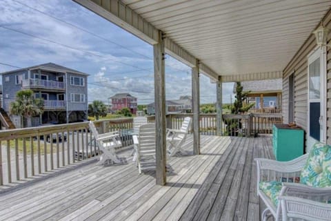 NTB82O5 5th Ave Adventure House in North Topsail Beach