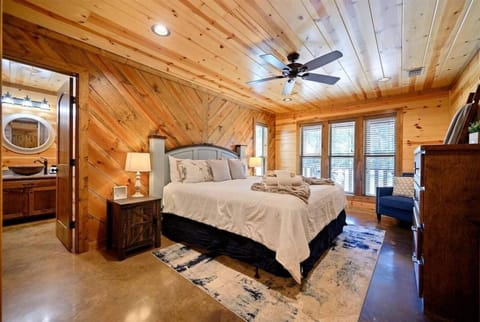 The Gathering Pines House in Broken Bow