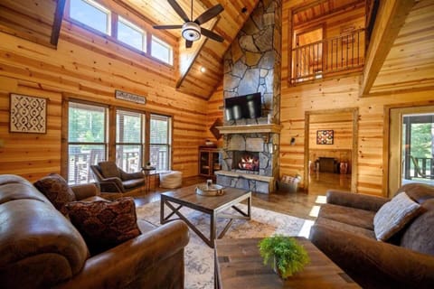 The Gathering Pines House in Broken Bow