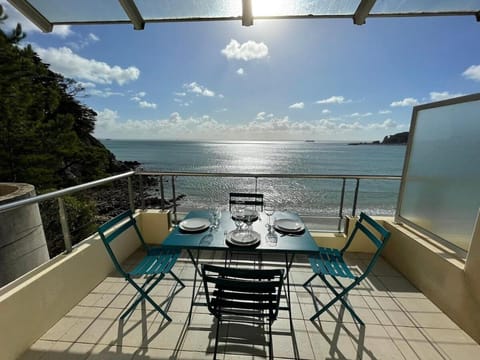 Day, Natural landscape, Balcony/Terrace, Dining area, Sea view