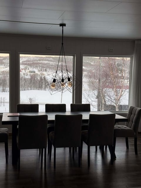 Calm, big, modern house in a quiet neighbourhood Apartment in Nordland, Norway