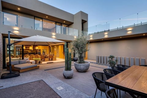 Property building, Patio, Balcony/Terrace, Seating area, Inner courtyard view